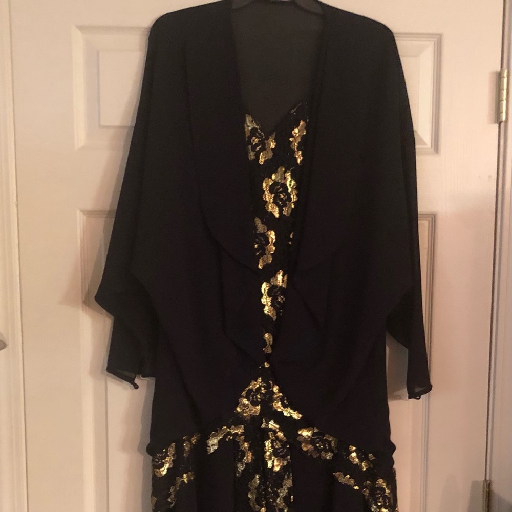 One piece beautiful black pullover dress.